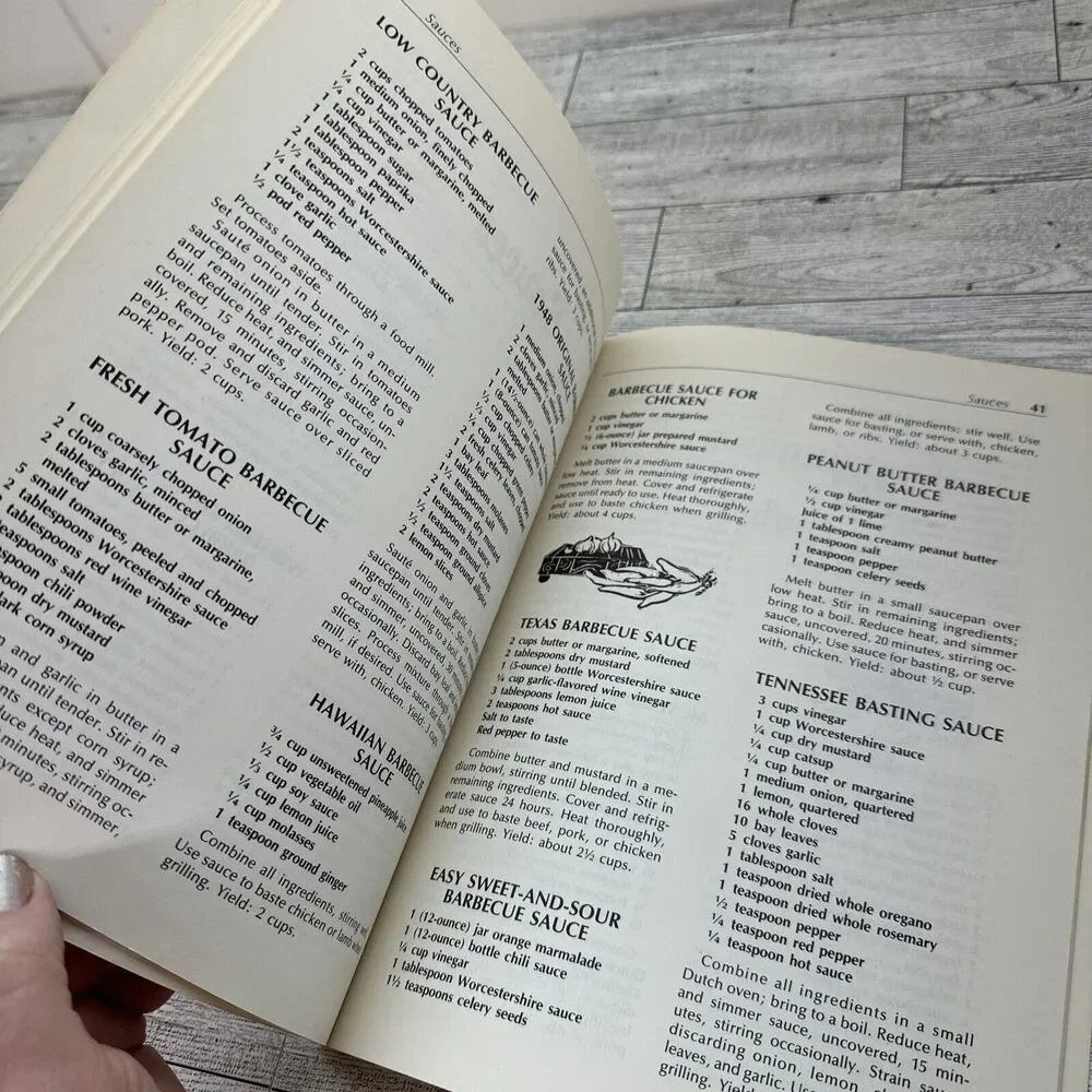 The Barbecue Cookbook By Oxmoor House - Paperback Recipes‎ BBQ 1988 Vintage